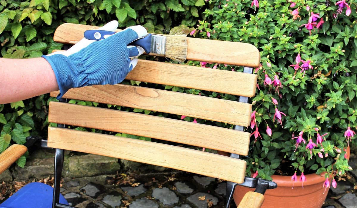 An image of a Garden furniture painting